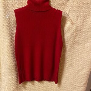 Chic Red Sleeveless Turtleneck Sweater